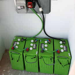 Instalaci&oacute;n Bater&iacute;a UPower 550Ah 6V UP-GC16